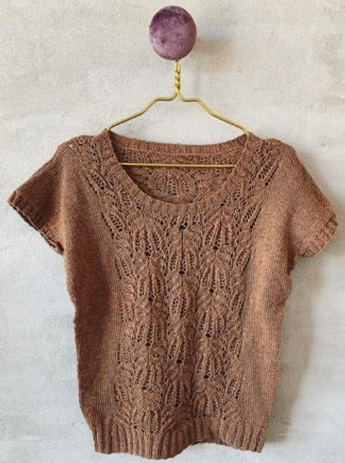 Celina top with frost-work pattern. Yarn kit and single pattern available at Önling
