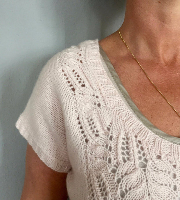 Celina delicate soft pink summer top with a beautiful frost-work pattern on front and back piece, made in Önling no 2 light merino wool
