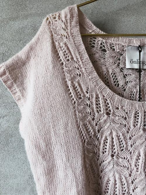 Celina summer top, rose summer knit with lace pattern - Önling Nordic knitting patterns and yarn