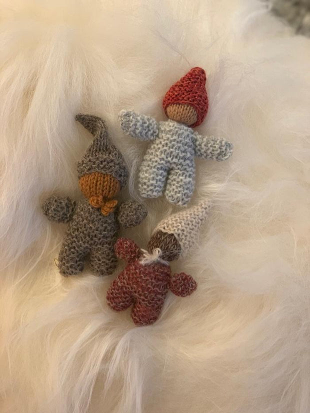 Christmas Elf, knitting pattern - supports vulnerable children Knitting patterns Önling - Katrine Hannibal 