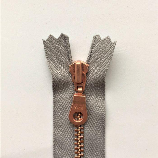 Copper zipper from Önling, 17 cm, light grey
