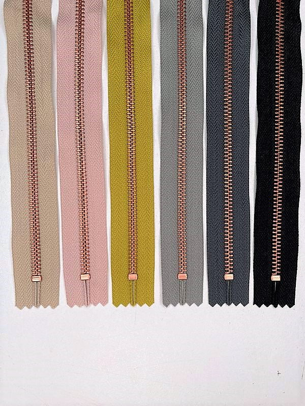 Copper zipper, 20 cm Strikketilbehør Önling Önling chooses a color that matches my yarn kit