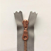 Copper zipper from Önling, 20 cm, light grey