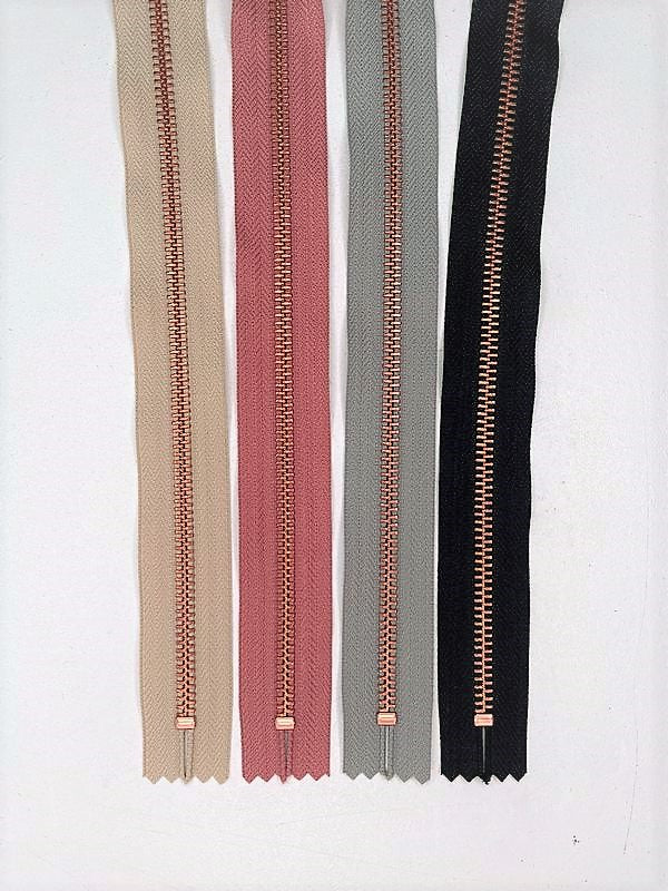 Copper zipper, 25 cm Strikketilbehør Önling Önling chooses a color that matches my yarn kit