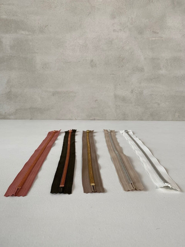 Copper zipper, 35 cm Strikketilbehør Önling Önling chooses a color that matches my yarn kit
