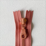Copper zipper, 50 cm - open-end (separator) Strikketilbehør Önling Dark rose