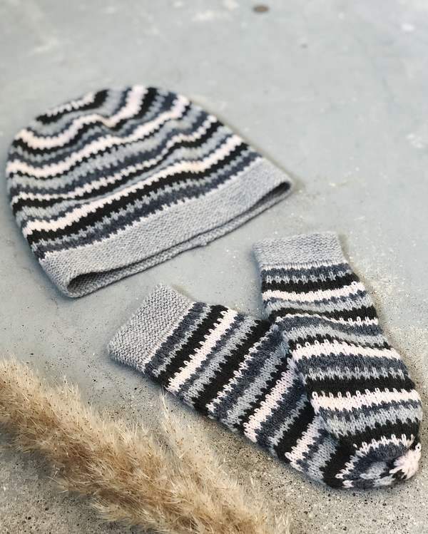 Cornelia beanie and mittens with stripes - Önling Nordic knitting patterns and yarn
