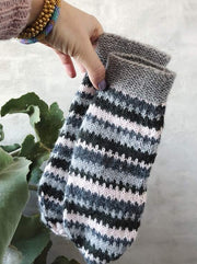 Cornelia mittens with stripes - Önling Nordic knitting patterns and yarn
