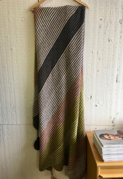 Cozy blanket or scarf by Önling, knitting pattern
