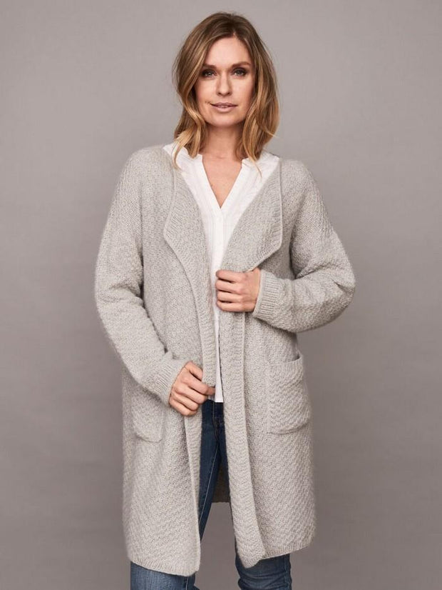 Cozy cardigan, long, open cardigan with cable pattern, knitted in önling no 1 merino wool and angora, light grey, seen on model