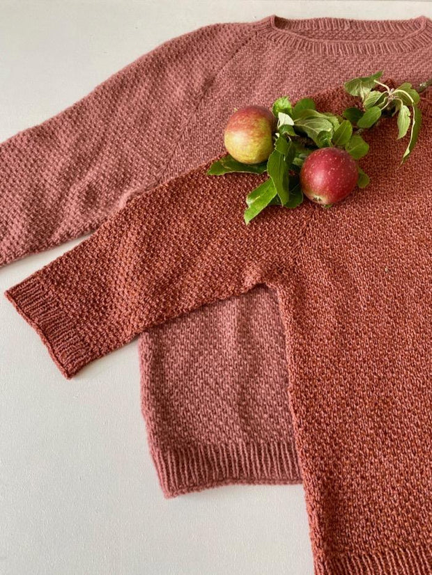 Dahlia sweater i to forskellige garnkits - strikkekits og opskrift fra Önling