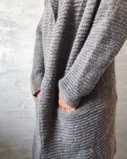 Dakkar long, grey cardigan knit in Isager yarn - Önling Nordic knitting patterns and yarn