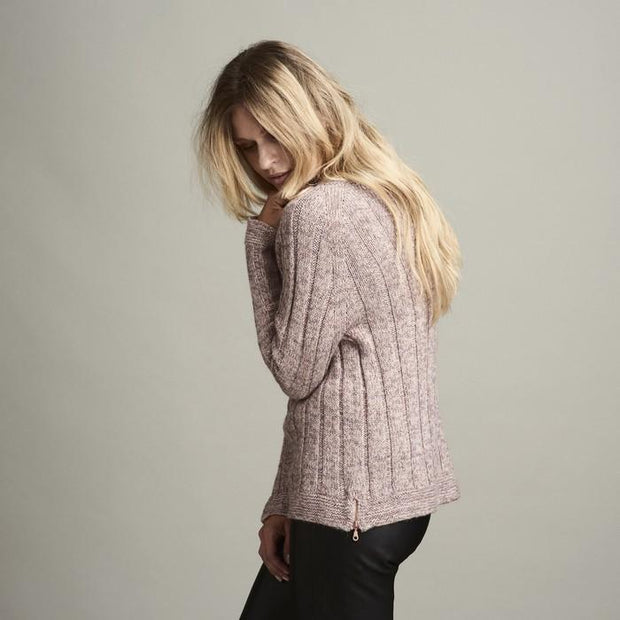 Delia rose colored knitted raglan sweater with rib pattern, made in Isager Alpaca and Merilin, the side and back