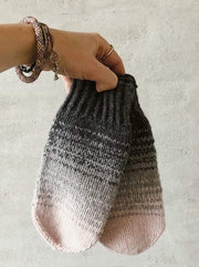 Dip dye mitten, knit in merino wool - Önling Nordic knitting patterns and yarn