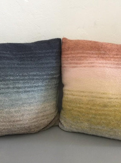 Knitted pillows with dip dye color change from blue to grey and from rose over yellow to grey, knitted in Isager Spinni wool