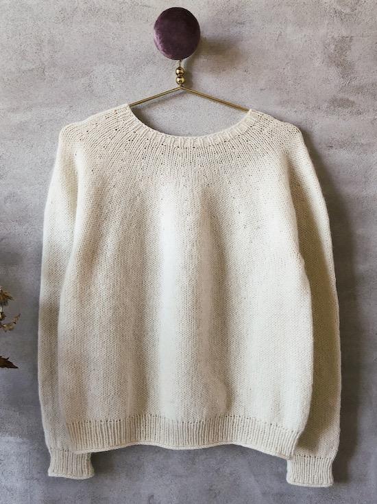 Easy Peasy Basic Sweater in white, knitting pattern