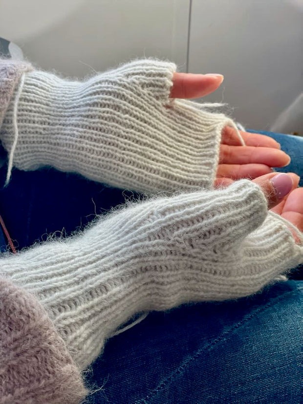 Easy Peasy Filipa wrist warmers by Önling, No 1 knitting kit Knitting kits Önling - Katrine Hannibal 