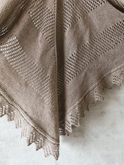 Knitting pattern for Eternal Sunshine shawl, designed by June Thomsen for Yarn Lovers. In Önling No 11 cashmere and merino wool