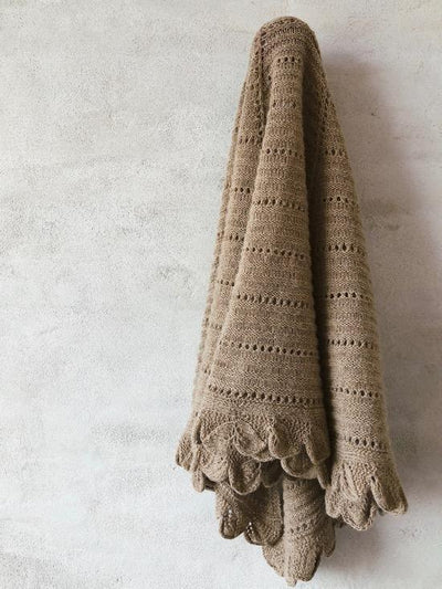 Knitting pattern for Fenja shawl in Önling No 11.