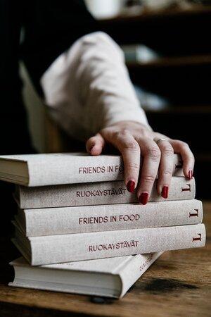 Friends in Food by Pia Alapeteri Knitting books Laine 