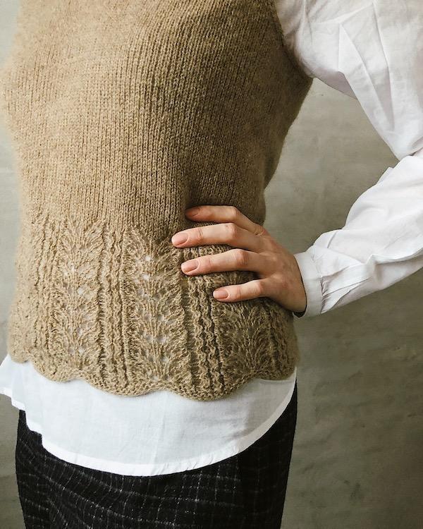 Knitting pattern for Fryd top, in Önling No 11, cashmere and merino wool 