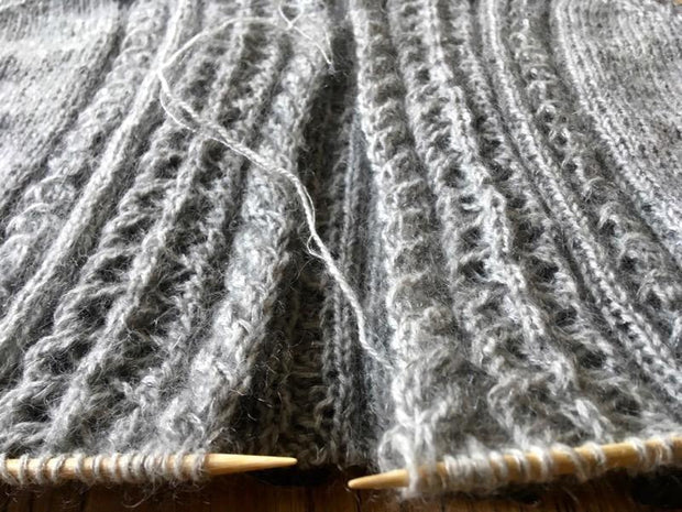 Knitting pattern for Aiko Cape, Önling Knit-A-Long 2019. 