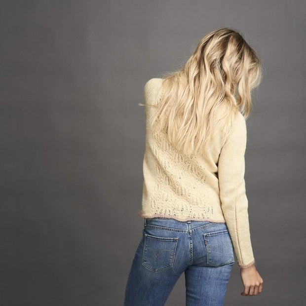 Limoncello light sweater with beautiful lace pattern at front and back, in a light yellow color with rose edges, made in Isager Highland Wool and Silk Mohair, the back