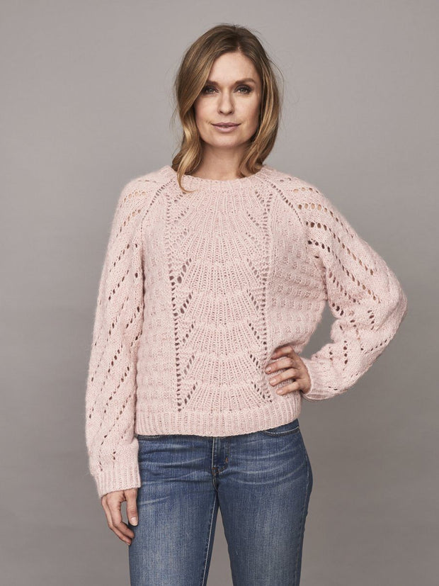 Magnum sweater with lace pattern, knitted in Önling no 1 merino wool and lamana cusi alpaca, light pink