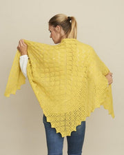 Fru H Sommersjal, smukt sjal med hulmønster strikket i gult Önling No 2 blødt og bæredygtigt merino garn