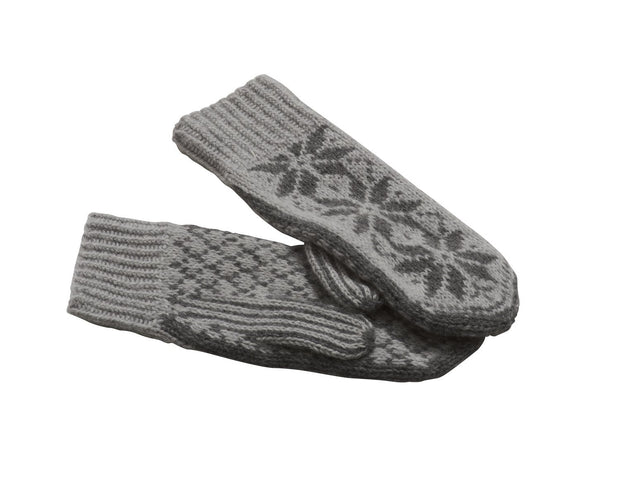 Nordic hat and gloves with stars, light grey with dark grey stars, knitted in Önling No 1 merino wool