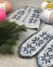 Nordic hat and mittens with stars, merino wool - Önling Nordic knitting patterns and yarn