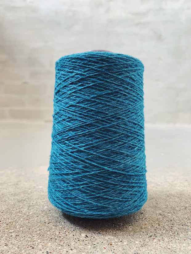 Bright blue Önling No 12 everyday yarn, wool and cotton - Önling Nordic knitting patterns and yarn
