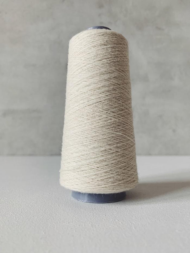 Önling No 13 – accompanying Cashmere thread in off-white