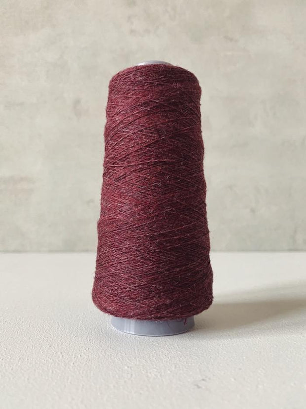 Önling No 13 – accompanying Cashmere thread in bordeaux