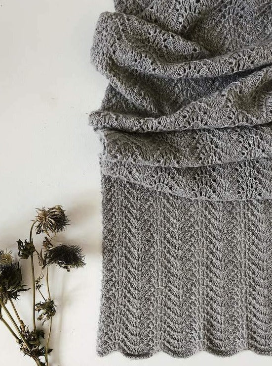 Peacock shawl, large grey shawl knit in soft Önling merino yarn - Önling Nordic knitting patterns and yarn