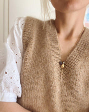 Stockholm slipover with V-neck from PetiteKnit, No 1 knitting kit