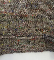 Knitted sweater with specks, beige background color and multicolored specks, knitted in Önling no 5, detail picture of the bottom edge
