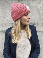 The Hipster Hat by PetiteKnit, knittet hat in light pink, seen on a model. 